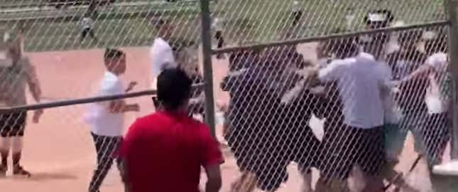 Image for article titled Parents Brawl At 7-Year-Olds&#39; Baseball Game