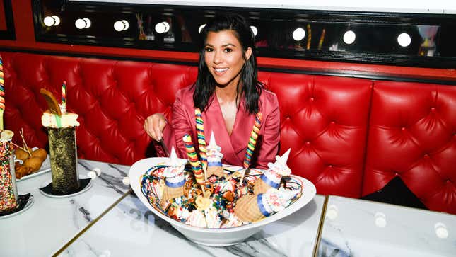 Image for article titled Wellness Activist Kourtney Kardashian Has Resolved to &#39;Fight&#39; &#39;Unhealthy&#39; Lunches With Plastic Water Bottles
