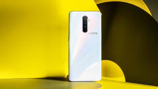 Imagen para el artículo titulado Realme pone en un aprieto a Xiaomi con los precios de sus nuevos teléfonos