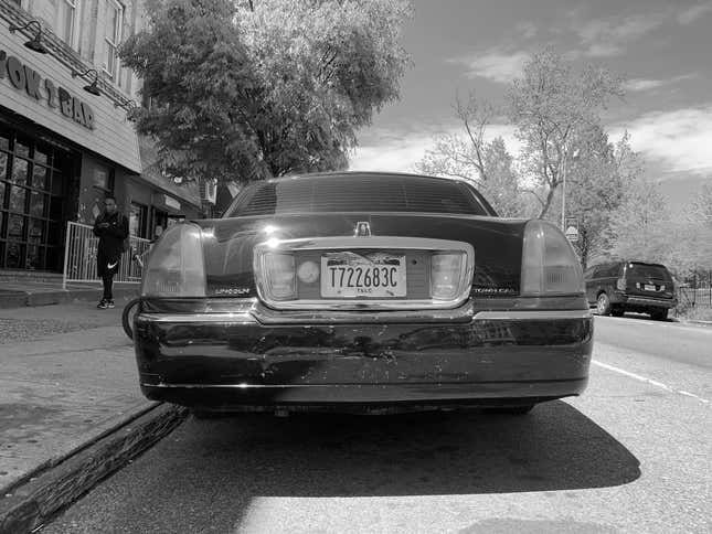 Image for article titled When The Lincoln Town Car Ruled New York