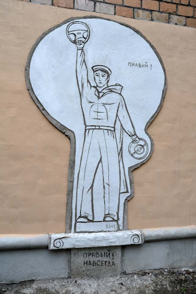 Monument to right-hand-drive in Vladivostok. The text below reads “Right Forever!”