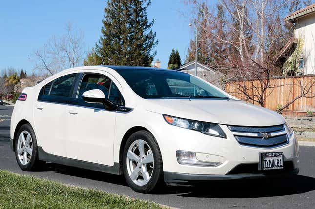Image for article titled At $6,200, Would You Plug Into This 2012 Chevy Volt Premium?