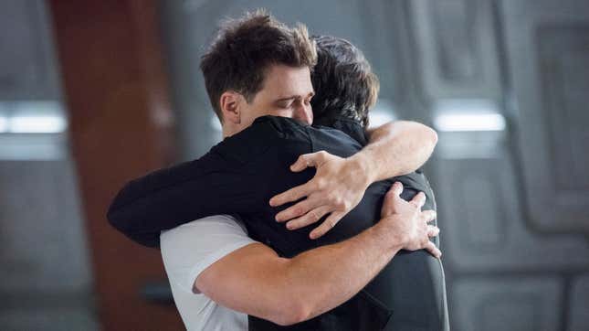 Nate (Nick Zano) and Ray (Brandon Routh) say goodbye. 