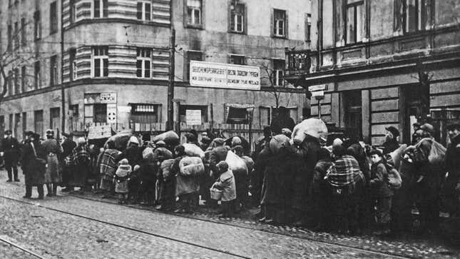 Deportations to the Warsaw Ghetto. Leszno Street near intersection with Żelazna Street.