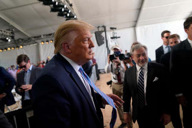 Image for article titled President Trump Ditches Mask as U.S. Death Toll Surpasses 150,000