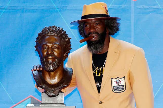 Image for article titled Ed Reed&#39;s Pro Football Hall Of Fame Bust Deserves Its Own Hall Of Fame