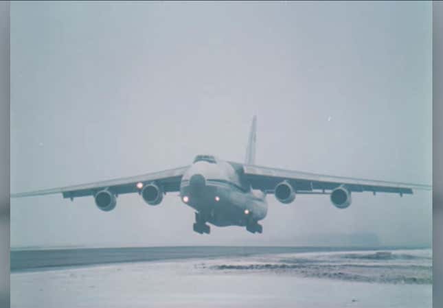Image for article titled The World's Largest Plane Costs $30,000 An Hour To Fly