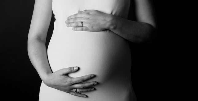Imagen para el artículo titulado La estricta ley del aborto de EE.UU. obligó a una mujer a dar a luz a un bebé sin cráneo