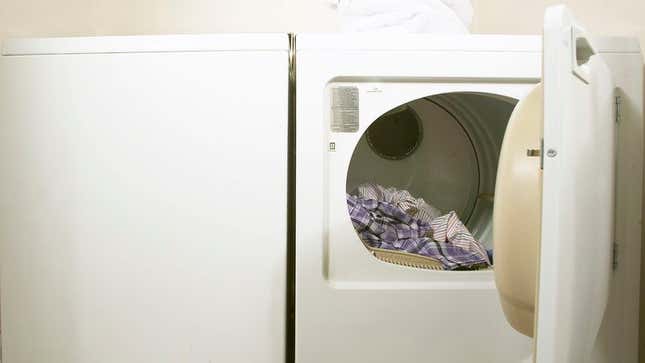Image for article titled Deadline For Prior User To Remove Clothes From Dryer Extended 5 Minutes