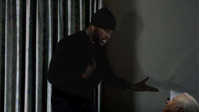 Image for article titled Antonio Brown Proves He’s Changed Man By Breaking Into Robert Kraft’s House In Middle Of Night To Apologize
