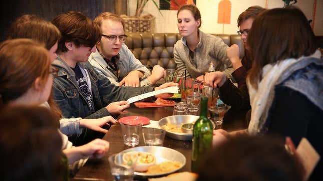 Image for article titled Dinner Party Conducting Full-Scale Investigation To Determine If Tip Was Included