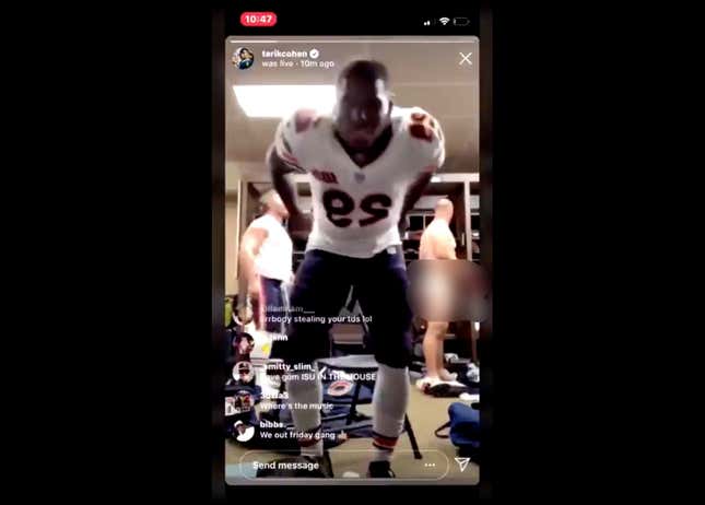 Image for article titled Tarik Cohen Unwittingly Exposes A Nude Kyle Long To The World