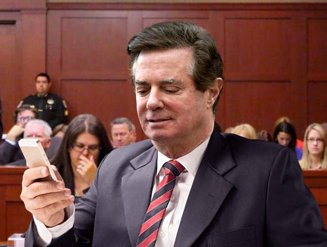 Image for article titled Manafort Clearly Attempting To Send Judge Encrypted WhatsApp Messages While Waiting In Courtroom