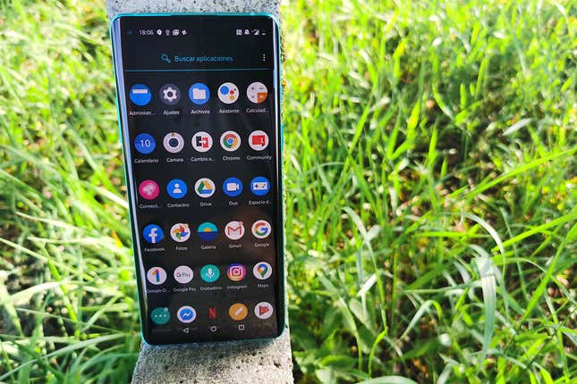 Imagen para el artículo titulado El OnePlus 8 es un móvil bonito, competente y sólido a buen precio, pero ¿es suficiente?