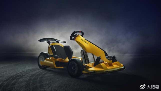 El kart tiene un sistema de audio que imita el sonido del motor de un Lamborghini.