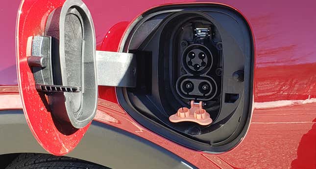 Image for article titled The 2022 Chevy Bolt EUV Is Inexpensive And Spacious, But It Lacks AWD, Proper Fast Charging