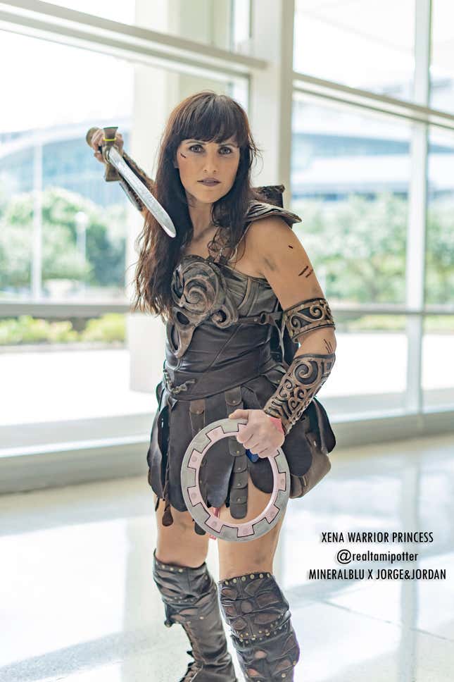 Image for article titled Our Favorite Cosplay From Fandemic Houston 2019