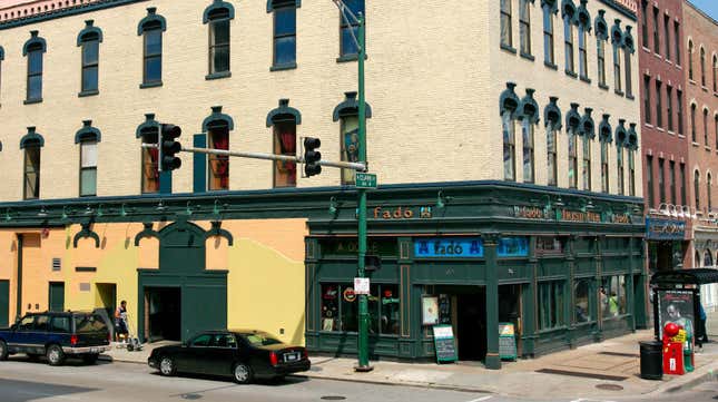 external shot of chicago irish bar