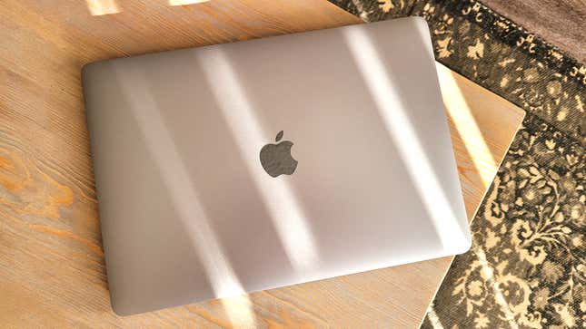 Imagen para el artículo titulado Malas noticias si quieres comprar nuevos MacBooks o iPads: se retrasan por la escasez de componentes