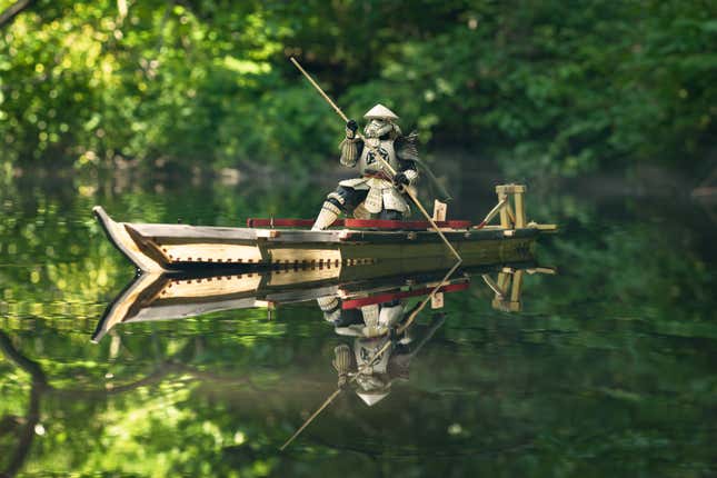 Imagen para el artículo titulado Esta cuenta de Instagram crea imágenes increíbles de Star Wars con los juguetes de la saga