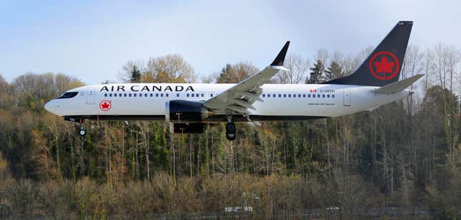 Imagen para el artículo titulado Esta mujer se quedó dormida en un vuelo de Air Canadá. Cuando despertó estaba sola en el avión