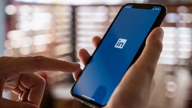 Image for article titled Use LinkedIn&#39;s &#39;Nearby&#39; Feature to Quickly Connect to Other Event Attendees