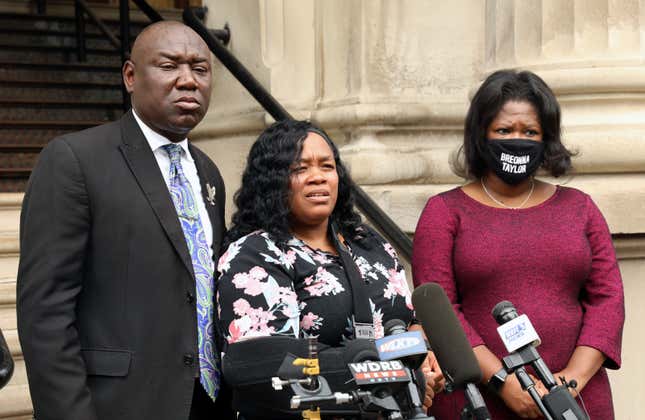 Breonna Taylor’s mother Tamika Palmer (C) addresses the media over the speed of the investigation of her daughter’s death as attorney Benjamin Crump (L) and co-counsel Lonita Baker (R) looks on outside Louisville City Hall on August 13, 2020, in Louisville, Kentucky.