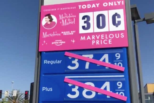 Image for article titled Cheap Mrs. Maisel Gas Made Los Angeles Traffic Even Worse
