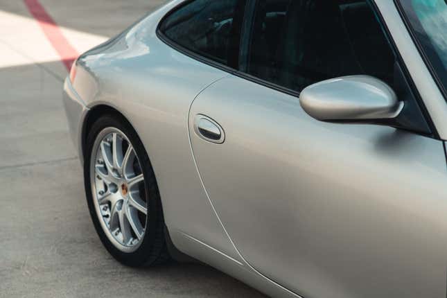 Image for article titled The Porsche 996 is a Good Looking Car and it Has Done Nothing to Deserve Your Hate