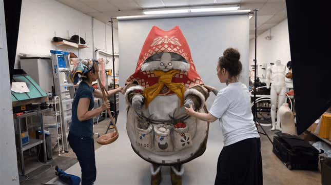 It Took 12 People To Make This Giant <i>Monster Hunter </i>Cosplay
