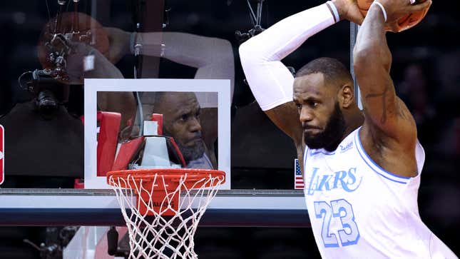 Image for article titled Frightened LeBron James Contemplates Retirement After Catching Glimpse Of 80-Year-Old Self In Backboard Reflection