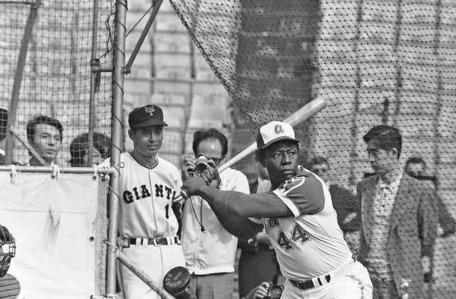 Image for article titled The life of Hank Aaron in photos