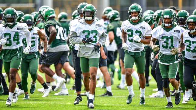 Image for article titled NFLPA Warns Holdouts They Need To Consider The Risk That They’ll End Up Having To Sign With Jets