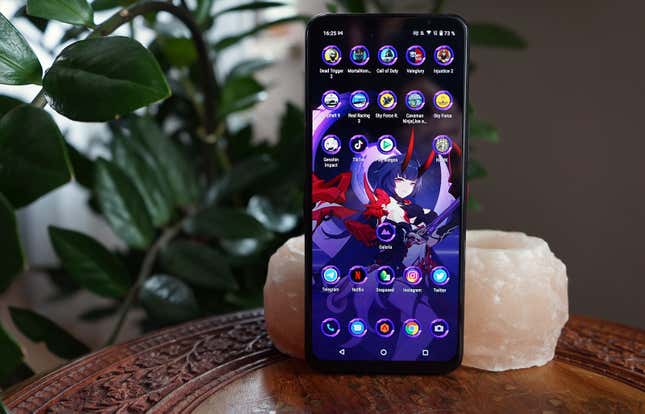 Imagen para el artículo titulado Asus ROG Phone 5: el teléfono más potente del mercado no solo es interesante para gamers