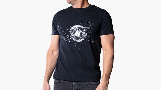 Imagen para el artículo titulado Tesla empieza a vender camisetas de la ventanilla rota del Cybertruck por 35 dólares