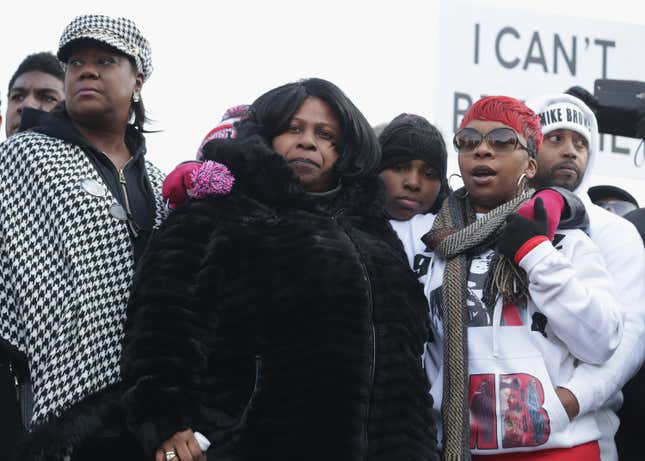 Image for article titled Tamir Rice&#39;s Mother Calls Tamika Mallory and Celebrity BLM Activists &#39;Clout Chasers&#39;