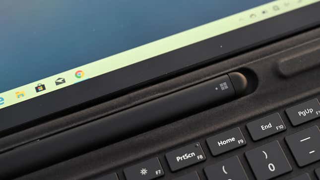 El Pen tiene una pequeña luz que indica si está cargando.
Foto: Sam Rutherford (Gizmodo)