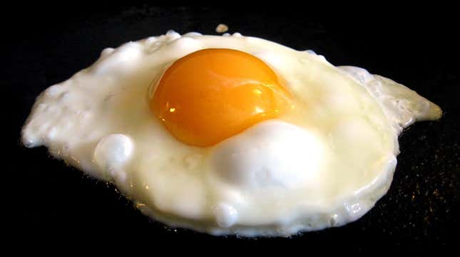 Image for article titled Five different ways to fry an egg, for all your brunch-saving, burger-topping needs