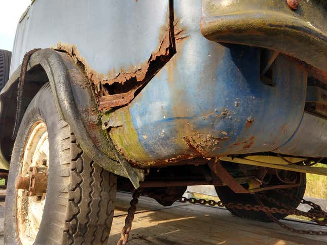Image for article titled Animal Feces, Doors Falling Off, Huge Rust Holes: Here's Everything Wrong With David Tracy's $1500 Jeep FC