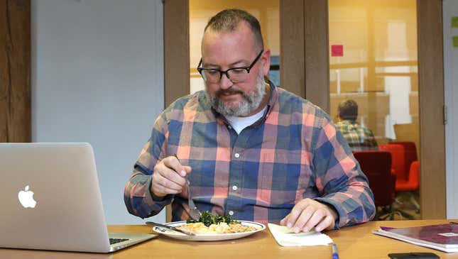 Image for article titled Nutritious Lunch Brought From Home Broadcasts Middle-Aged Coworker’s Recent Health Scare Loud And Clear