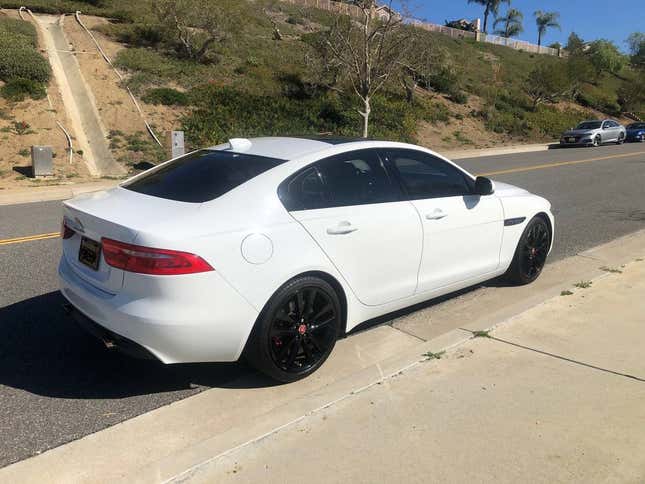 Image for article titled At $17,995, Is This 2017 Jaguar XE 35t A Cat You Might Bag?