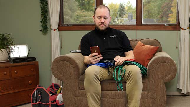 Image for article titled New Comcast Bundle Deal Includes 24/7 Live-In Technical Support