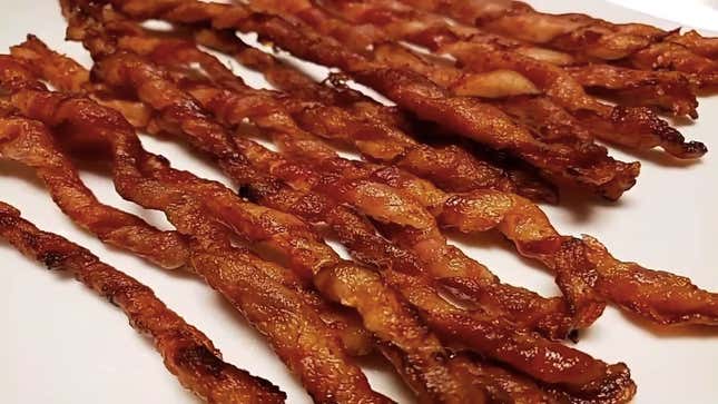Image for article titled Is this twisted new hack the best way to cook bacon?