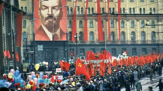 Thousands of Soviets gather in the Red Square to celebrate the USSR&#39;s victory.
