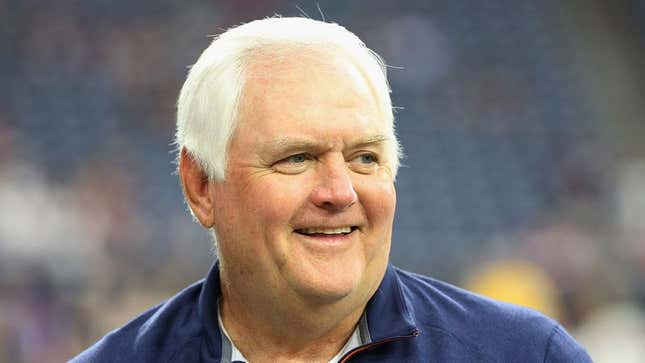 Image for article titled Wade Phillips Spends Game In Front Of Sideline Mist Machine With Mouth Open