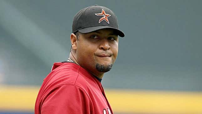 Image for article titled Carlos Lee Befriends Anthill In Left Field