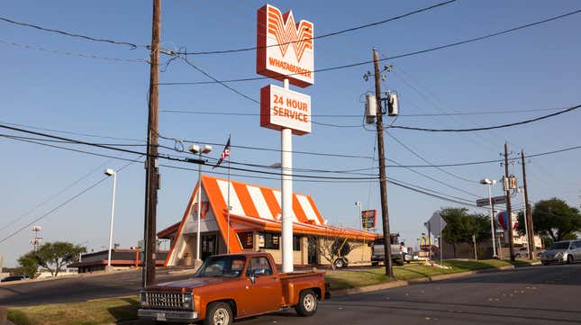 标题为“ Whataburger Chicago衬衫出售的文章”图片，大概是为了激怒德克萨斯州