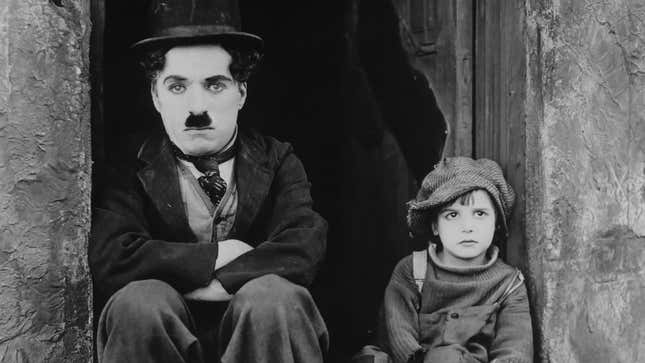 Charlie Chaplin y Jackie Coogan en la película de cine mudo ‘The Kid’