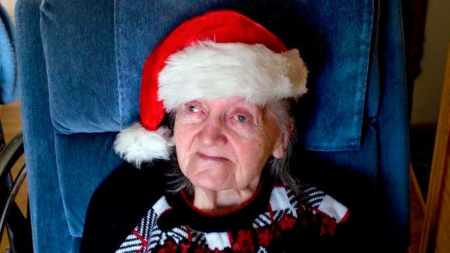 Image for article titled Grandma Hangs On To Spend One Last Christmas With Nursing Home Staff