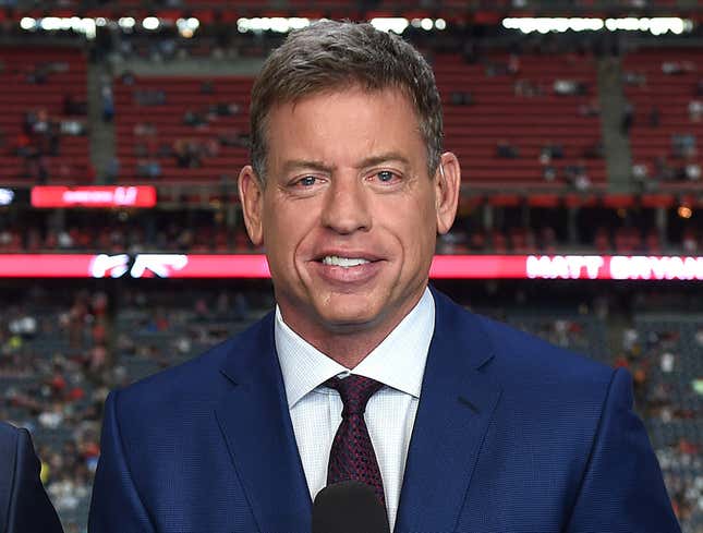 Image for article titled Total Fucking Idiot Won&#39;t Shut Up For Entire Football Game